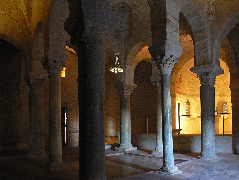 Interior de la iglesia de San Miguel, en el Conjunto monumental de las iglesias de San Pedro de Tarrasa
