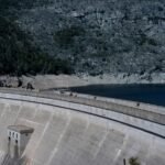 Embalse de agua visto desde arriba.