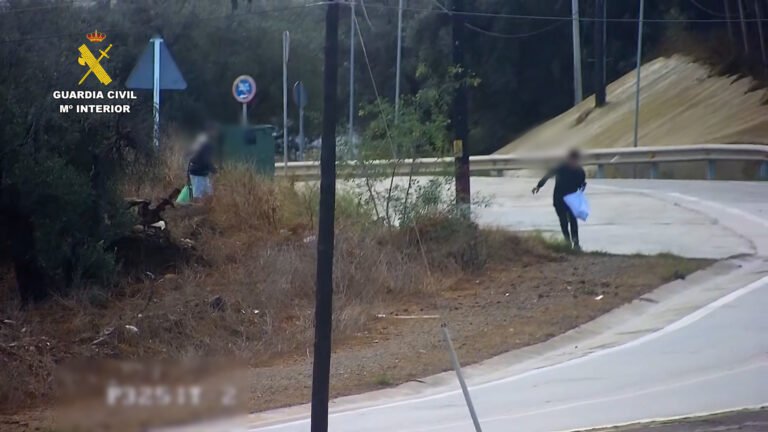 Lanzamiento de droga por encima de la valla de Melilla