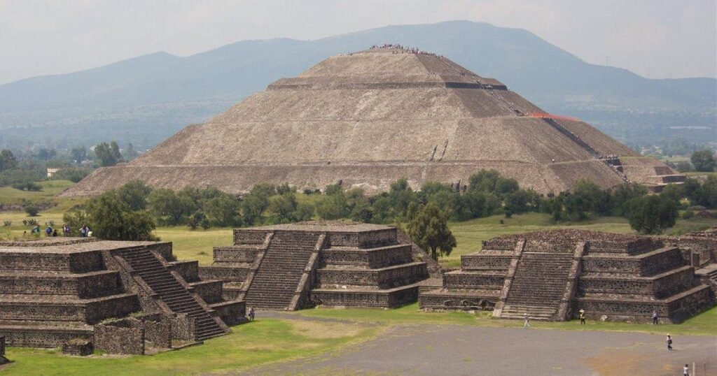 Pirámide de la luna Teotihuacán