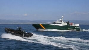 patrullera Guardia Civil persiguiendo narcholancha