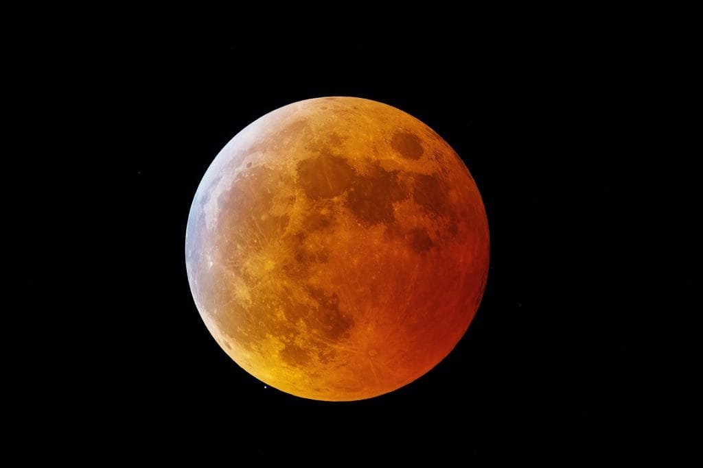 El eclipse parcial de Luna del 28 de agosto cubrirá prácticamente todo el disco lunar, ofreciendo desde España uno de los grandes espectáculos astronómicos del verano.
